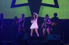 谢安琪演唱会,乐坛接班人闪耀红馆，经典曲目感动全场