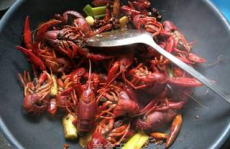 麻辣小龙虾做法家庭版,香辣四溢，夏日美食新宠